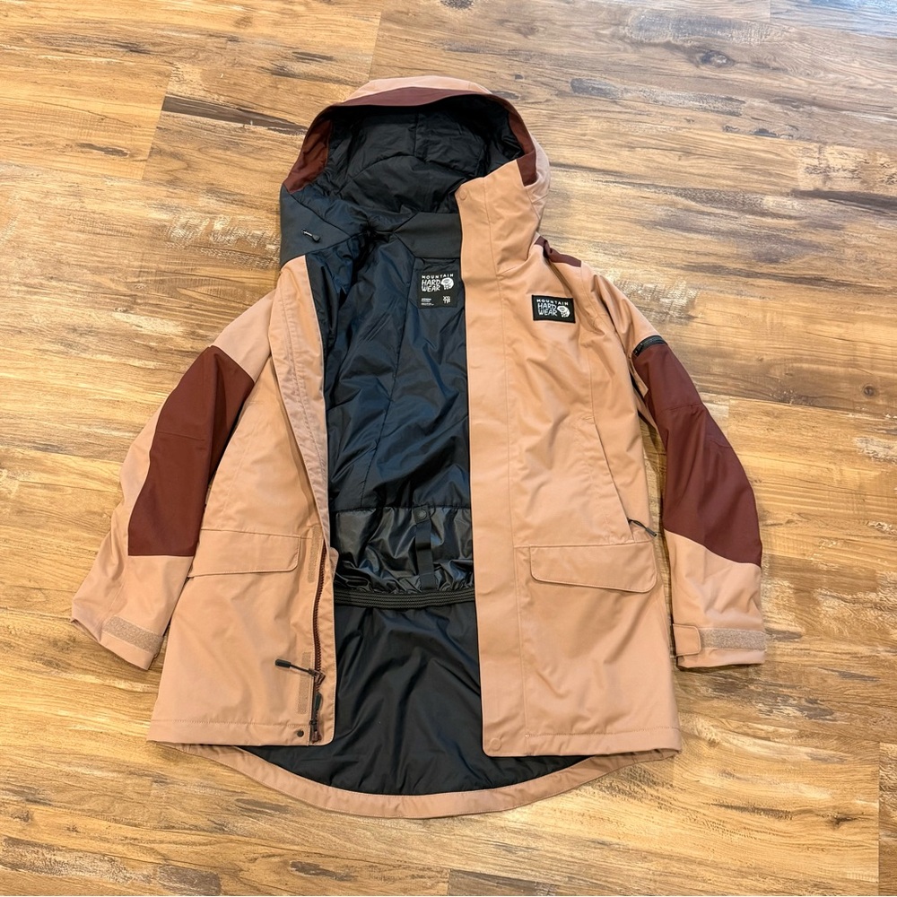 Mountain Hardwear Womens Raincoat in Brown and Tan